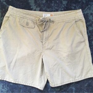 Old Navy Shorts Size 16 VintageCotton Chino Bermuda Camp Beige 8" inseam